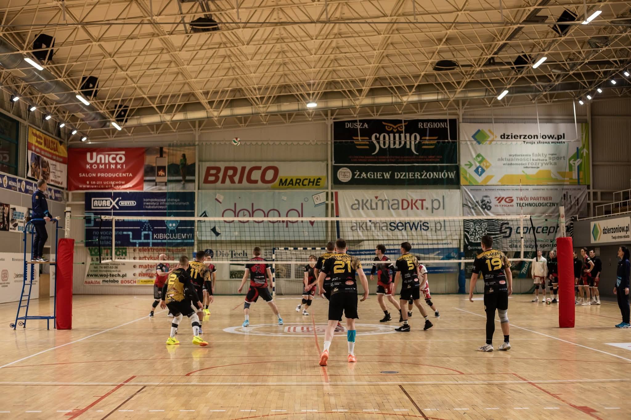 Mecz siatkówki DKS Stingers Dzierżoniów w Hali OSiR im. Jerzego Klempela